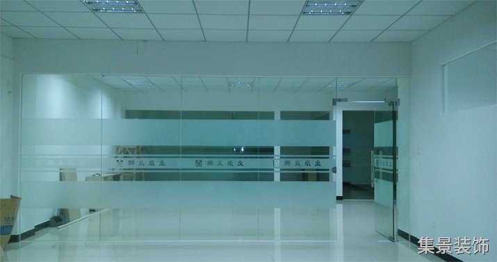 側面辦公區裝修實景圖